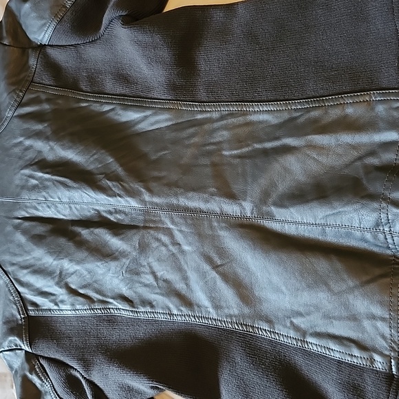 Women's R D Style Black Leather Look Tapered Jacket Size M  NWOT - Picture 8 of 8